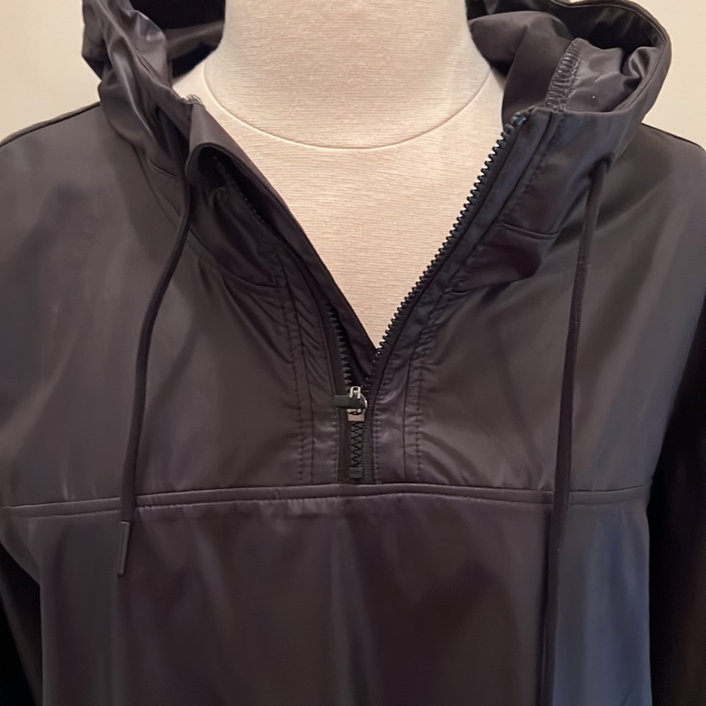 Fabletics Windbreaker - Picture 2 of 4